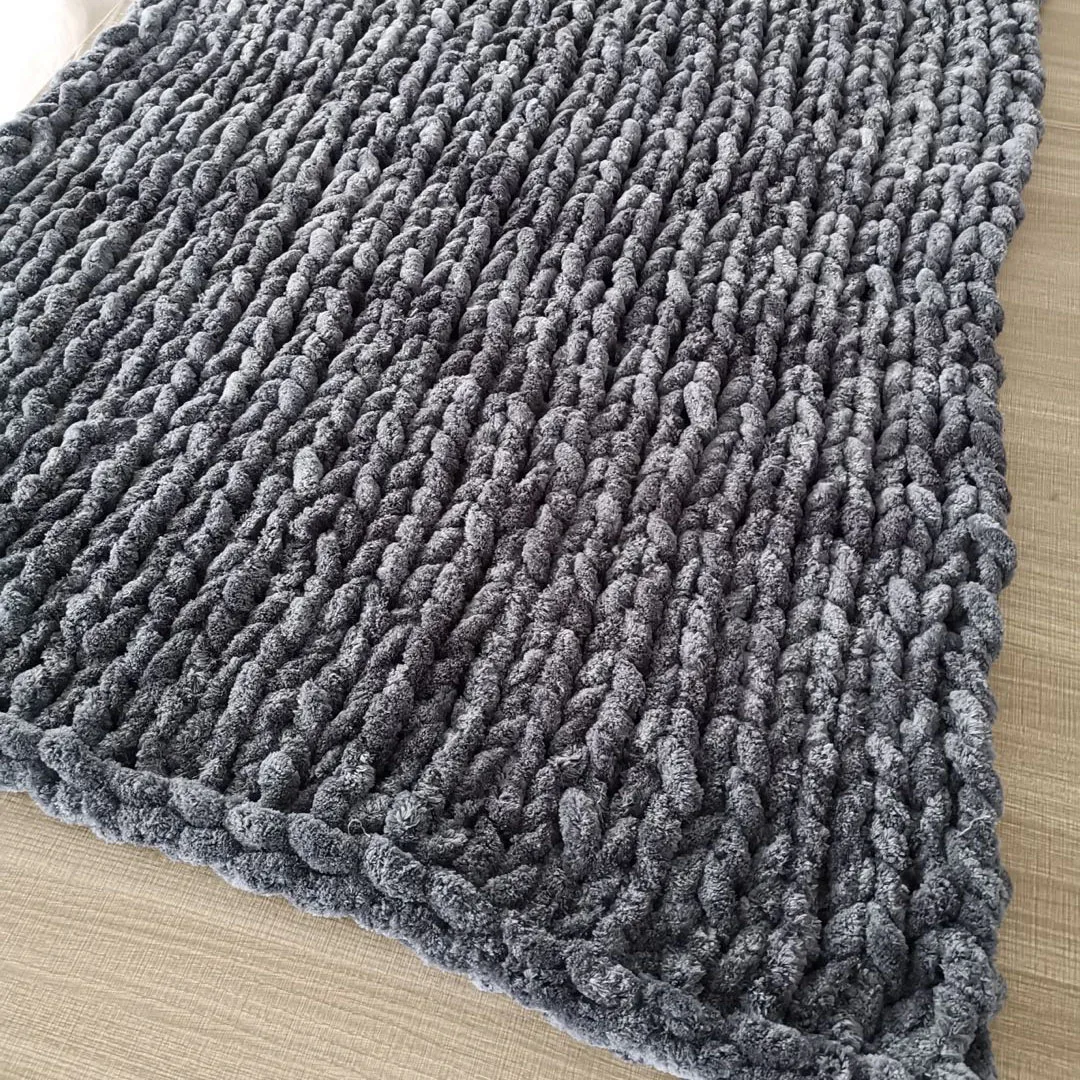 
Super Chunky hand Knitting velvet fabric Anti pilling Soft Baby Blanket 100% Polyester Yarn Chenille Blanket 
