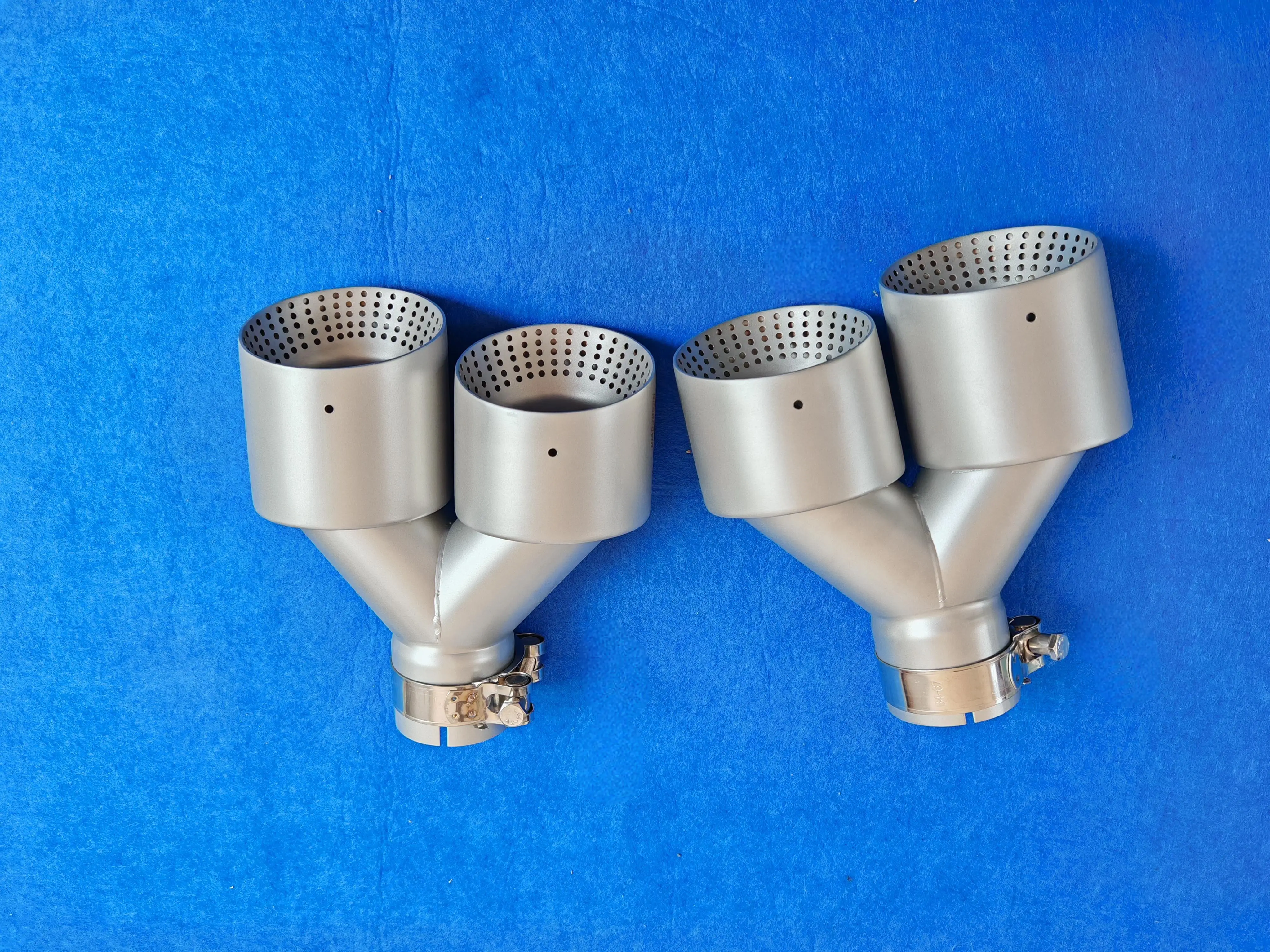 High Quality China Factory Direct Sales Dual Outlet Car Tail Throat Muffler Frosted Tips With Ak Logo For Bmw