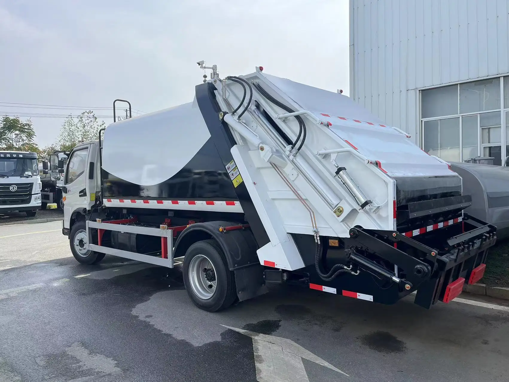 China JAC 8-ton compressed garbage truck Load urban garbage. Sanitation truck Chassis brands include Isuzu FAW