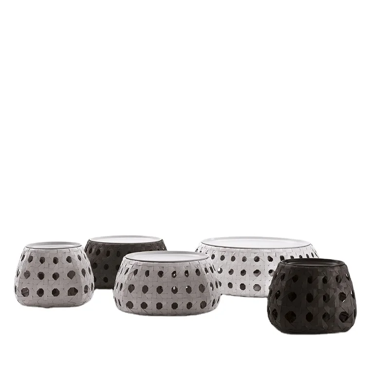 Из Ротанга столик мебель