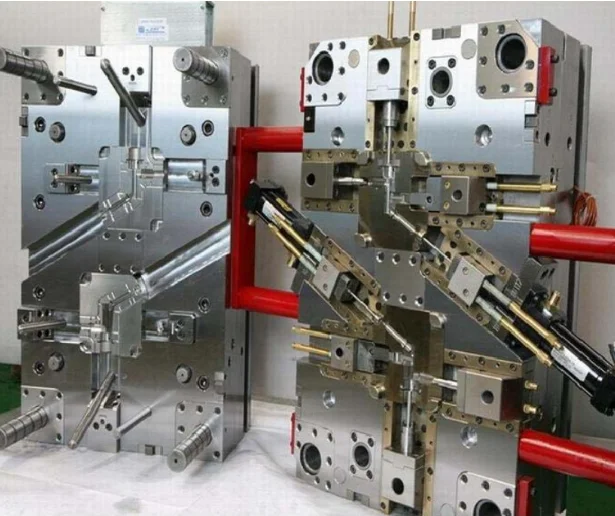 
plastic injection mold of model train 