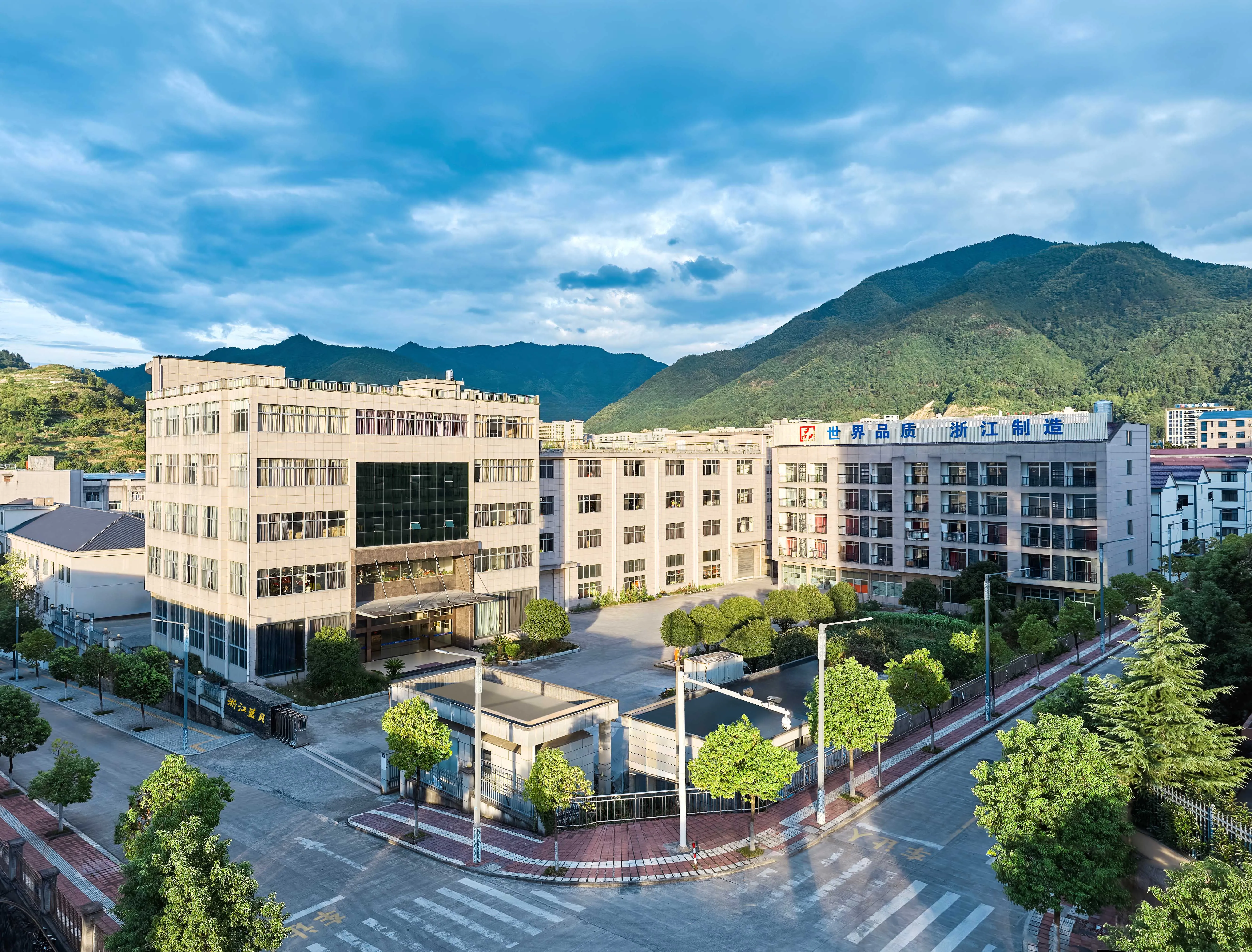 ZUJA Fashion Design Gecko Shape Car Safety PVC Reflective Car Motorcycle Bicycle Sticker