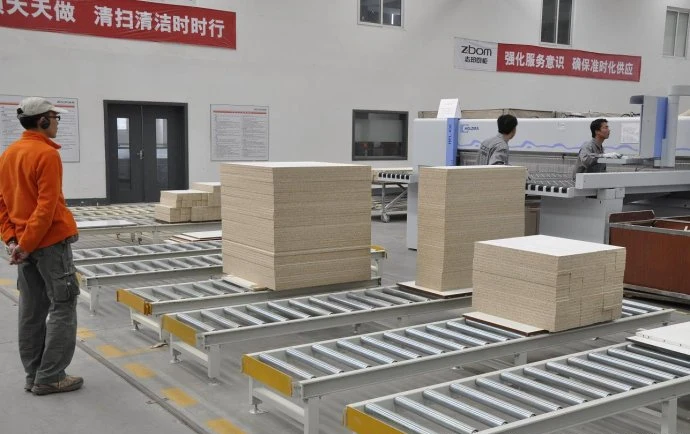 Factory supplying gravity infeed roller conveyor for board storage