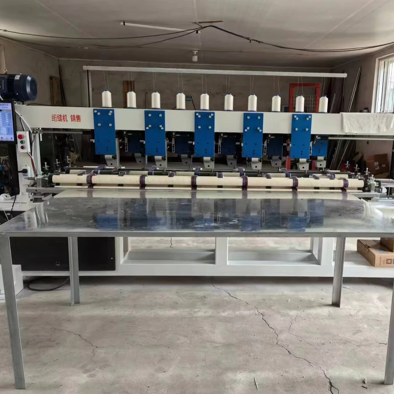 Высокоскоростная стегальная машина с большим вращающимся челноком