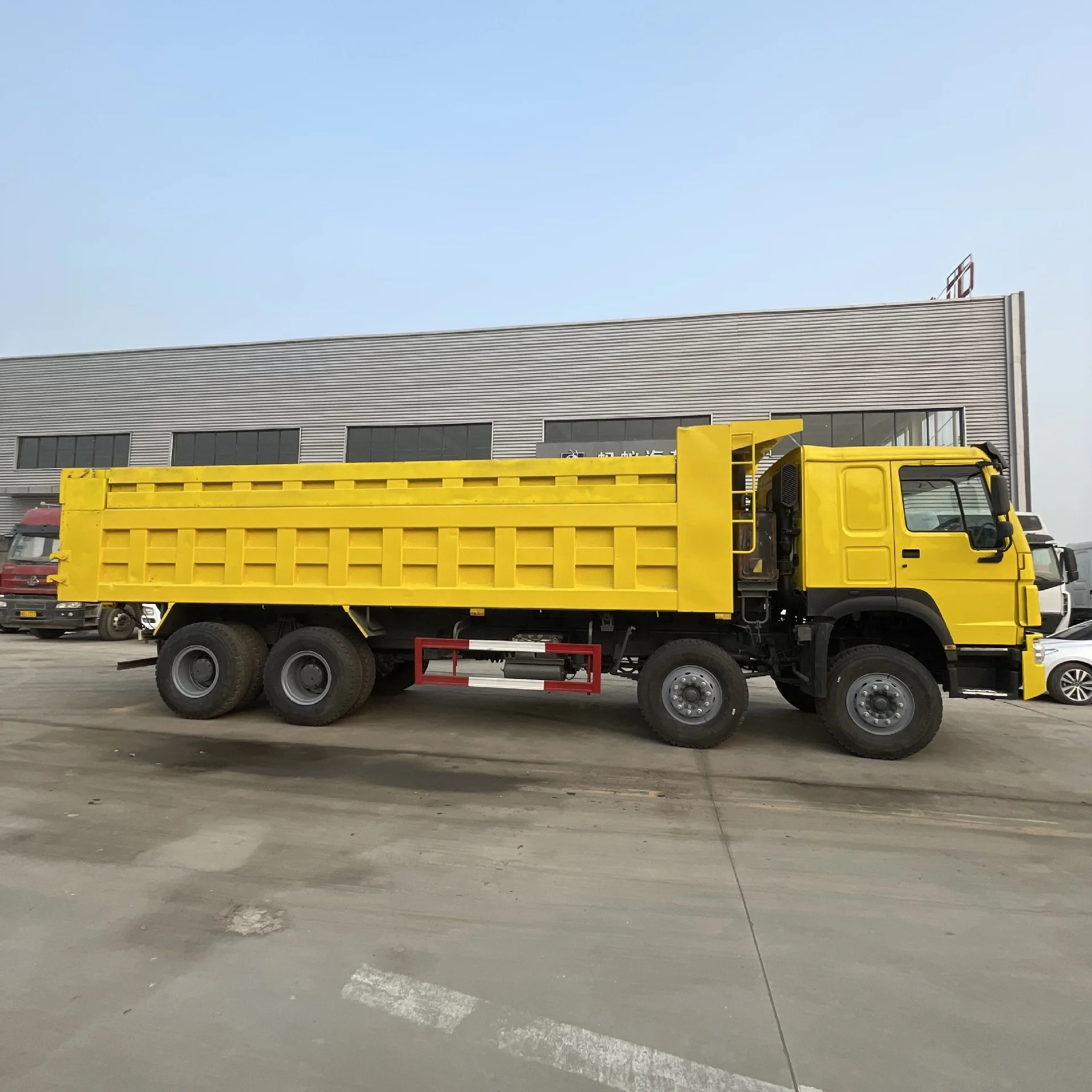 In Stock Used 30 - 40 Cubic Dump Truck/ 12 Wheeler Heavy Duty Mining Howo Sino Hoho  Used Dump Truck 8x4