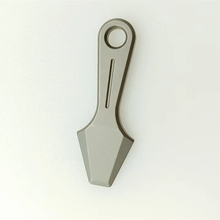 Easy to carry outdoor mini-titanium alloy crowbar key chain attachment chain pendant EDC outdoor gadgets