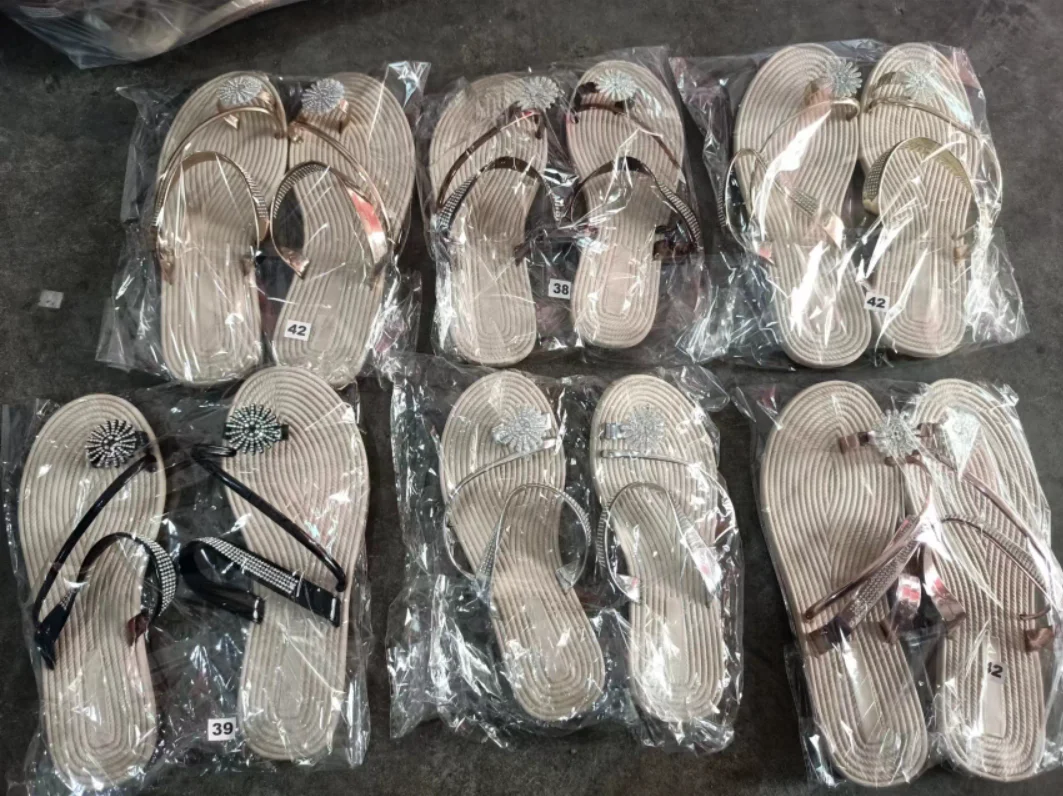 Stnm New Bling Sliver Rhinestone Women Slippers Flip-flops Ladies Summer Beach Slide Slippers Sandals Female Girls Flat Slippers