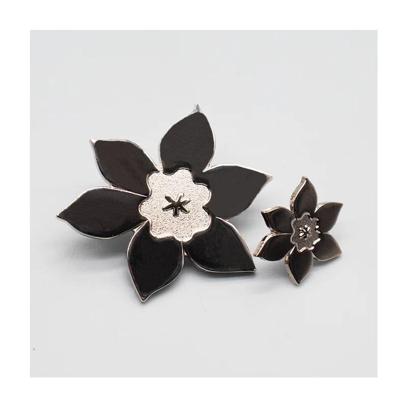 China Factory Customize Your Personalized Logo Flower Charms Metal Crafts Soft Enamel Charms for Bracelet Making