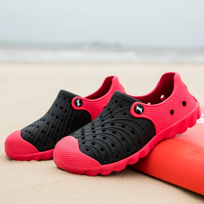 Hollow Lightweight Breathable Outdoor Sandals Anti Slip Beach Sneaker Slippers Men Clog Slippers