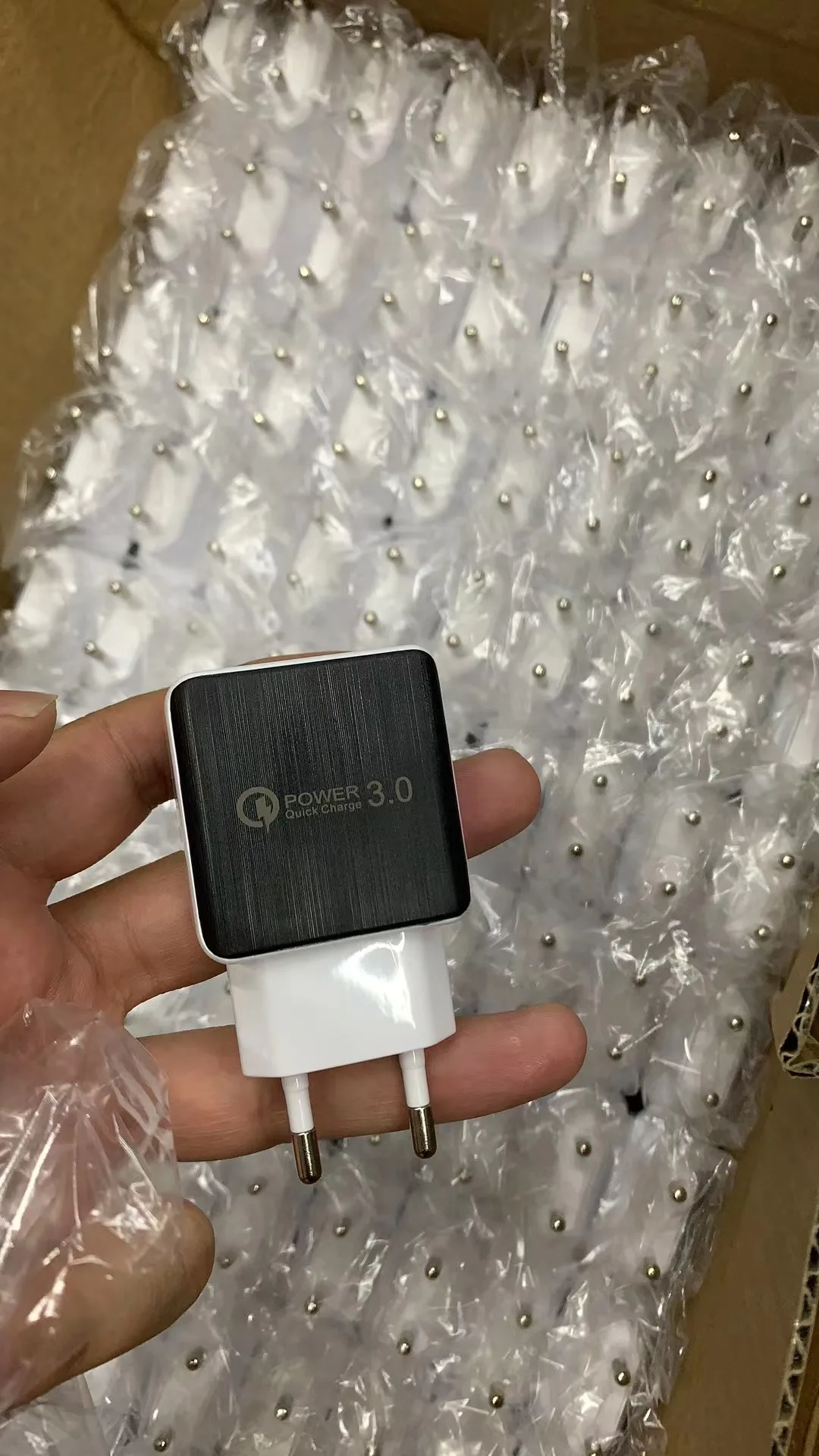 Factory Lowest Price 18W USB Charger Qc 3.0 US EU Charger Fast Charging Universal Adapter Wall Chargers