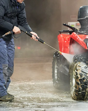 Commercial Grade Heat-Resistant Pressure Hose, quick connectors, steel-reinforced, anti-kinking rubber sheathing.