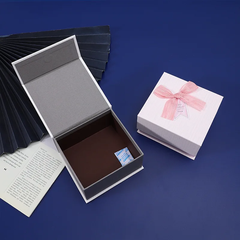 Wallpaper magnetic flip box Cosmetics belt Gift box Holiday gift perfume box