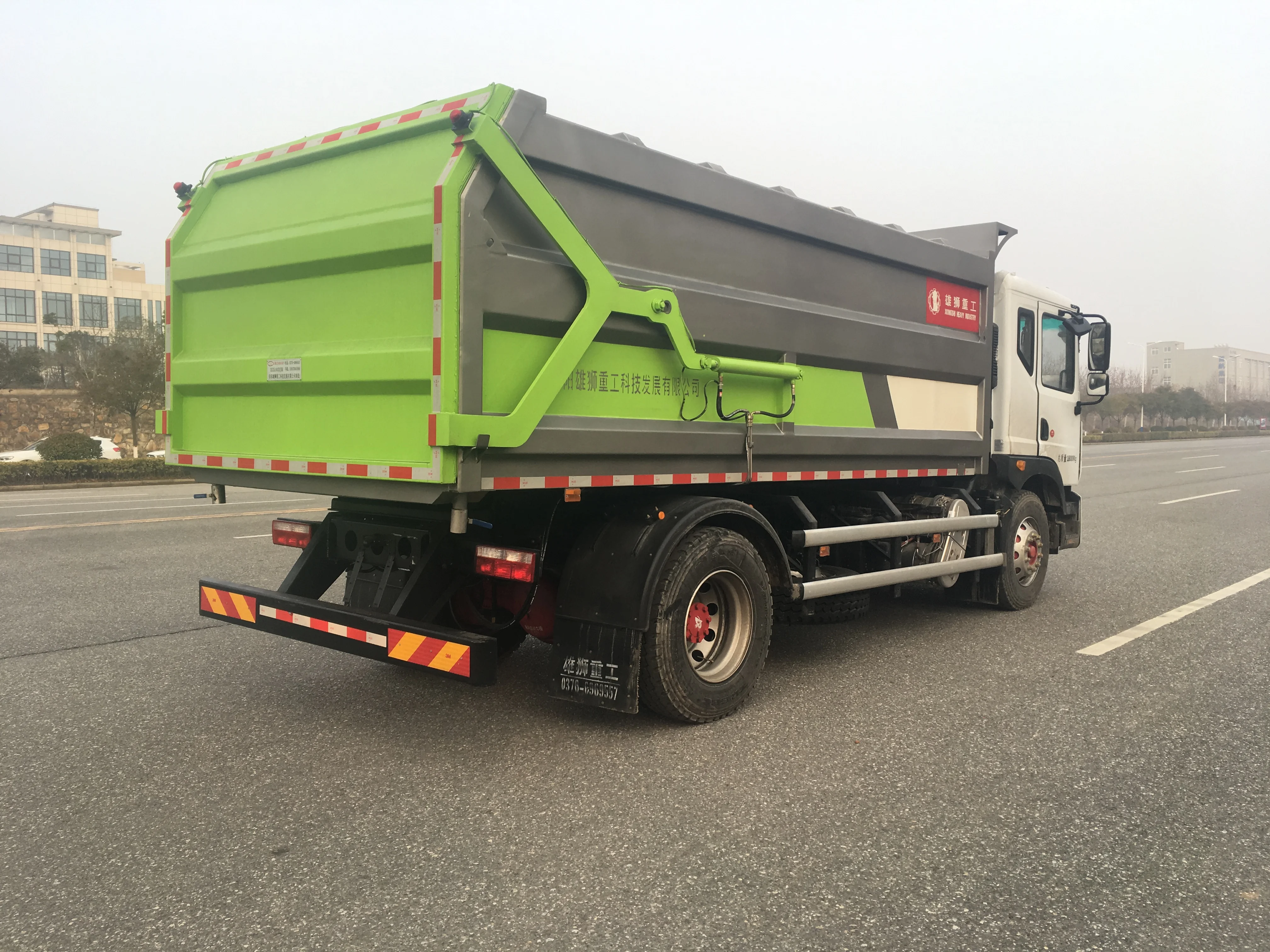 Colors design dongfeng kangmingsi B6 large-scale compression docking refuse collector 15 cbm municipalities lift garbage truck