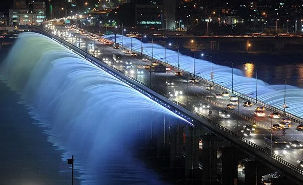 
Chinese Latest Design Decorative Digital Dancing Swing LED Jet Water Fountain On the Bridge 