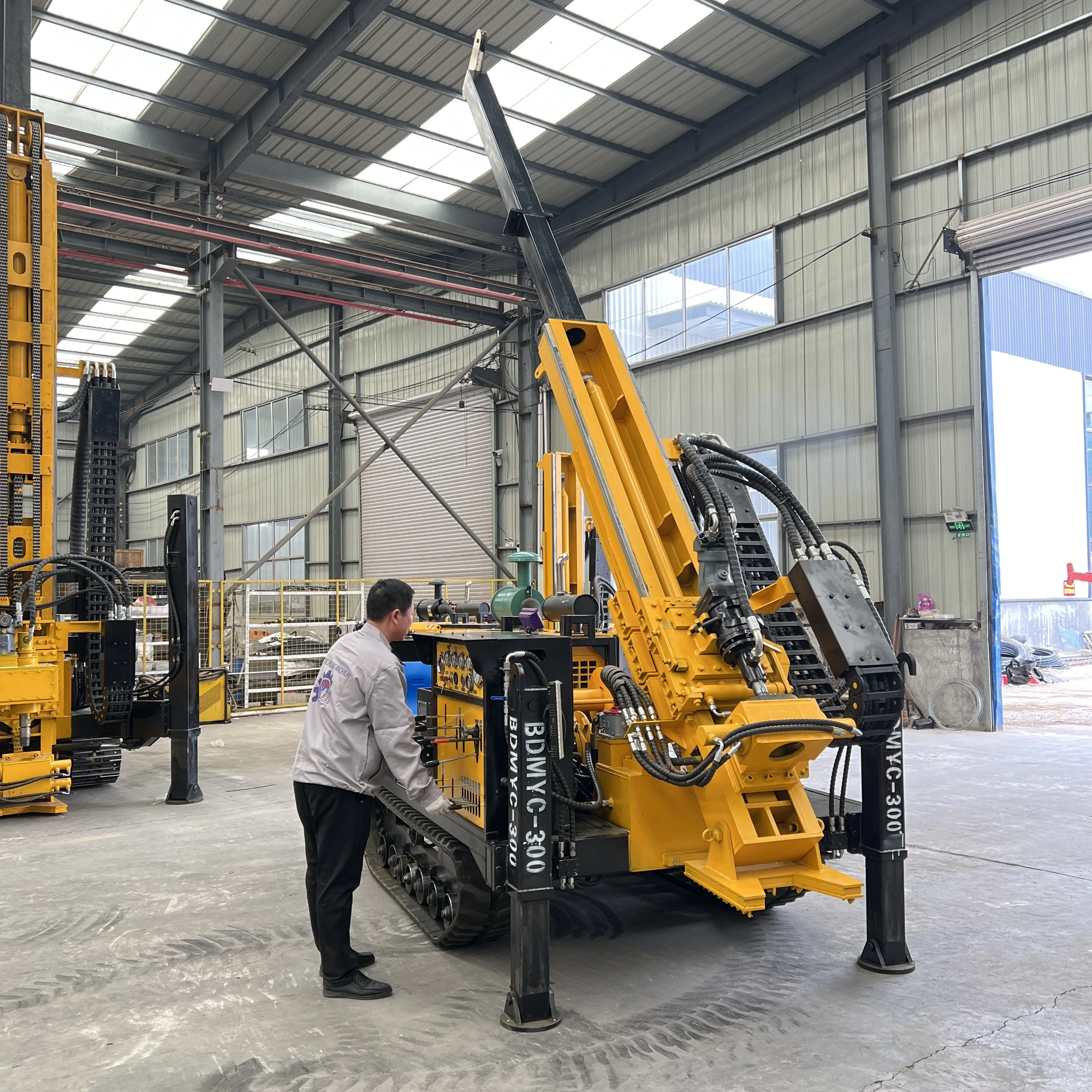 hydraulic wireline core drilling rig