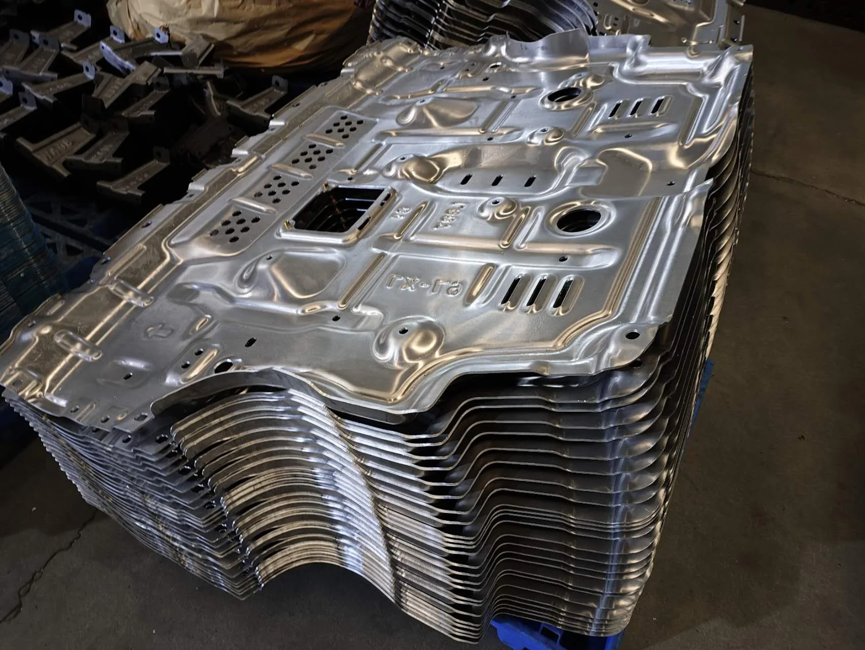 Accessories Spare Parts for Lixiang L9  L7 L8 Max Pro ultra Junxi Aluminum Battery Crankcase Underbody Bottom protection
