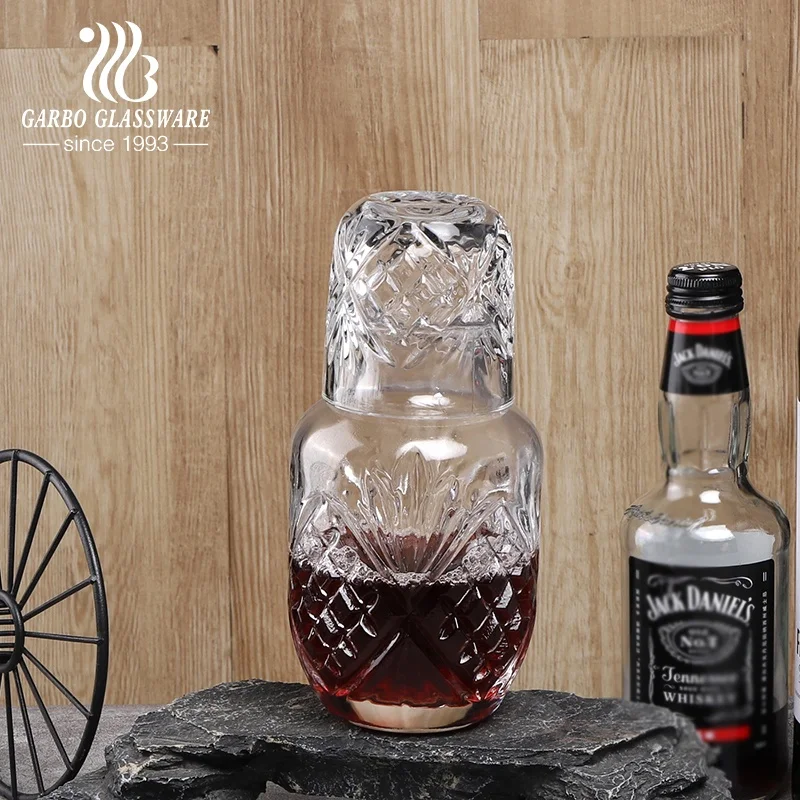 Wholesale unique embossed design diamond design rocking royal crystal whiskey glass decanter with stainless steel tray