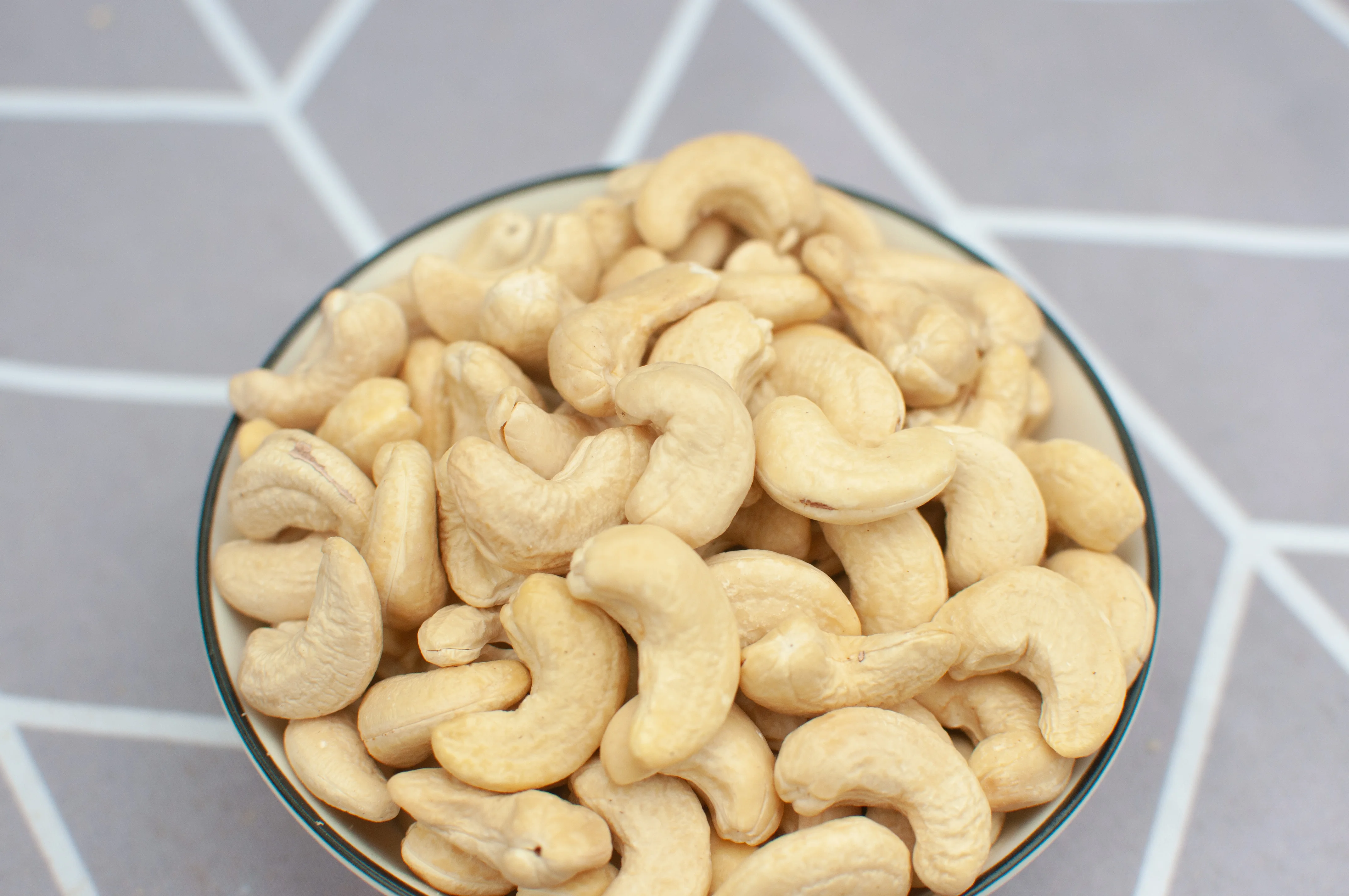 Wholesale Factory Price high-grade Cashew nuts Natural Color All type cashew nuts 20g-500g per bag