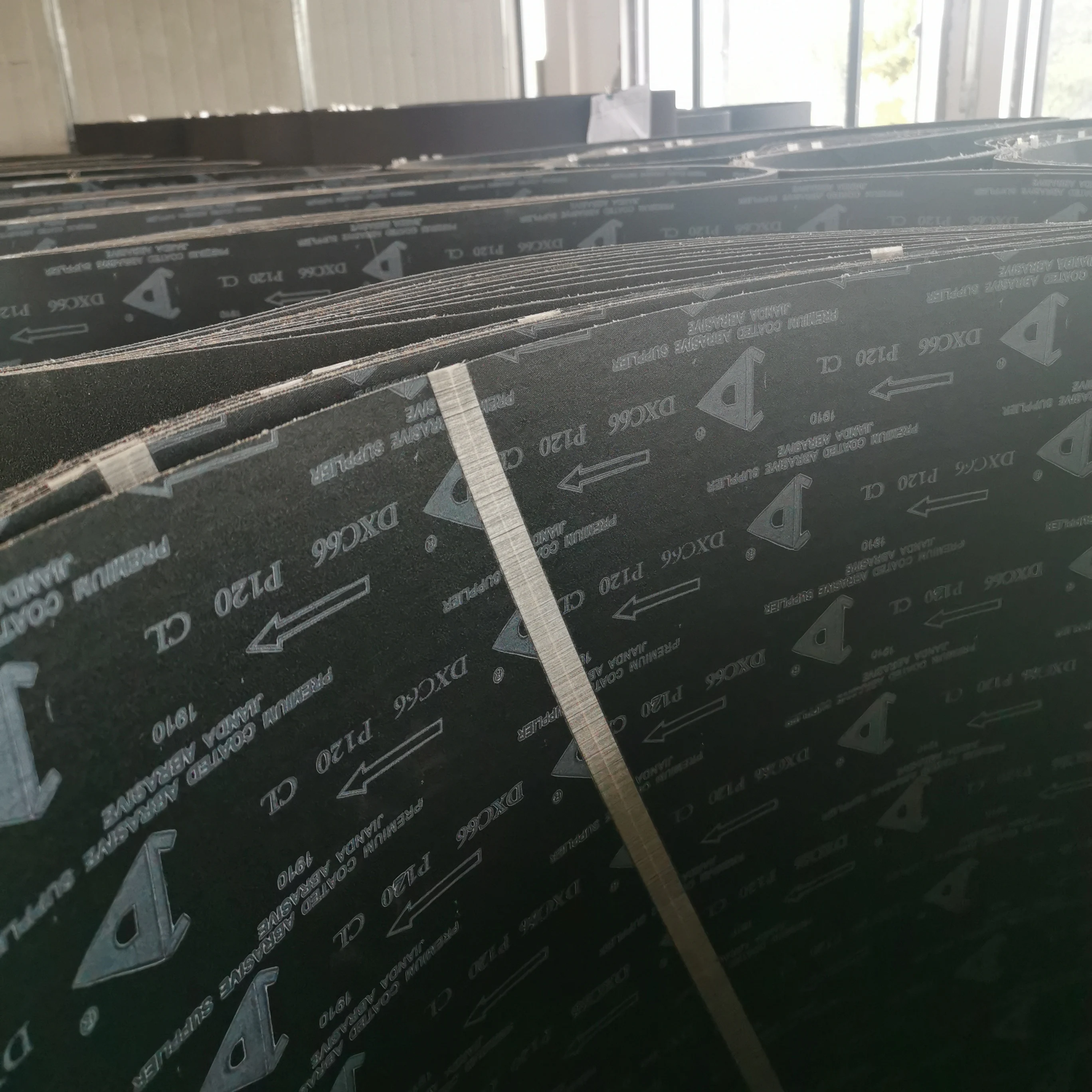 Customized Size Black Hard Cloth Silicon Carbide Grinder Abrasives Belt Sand Sanding Belt