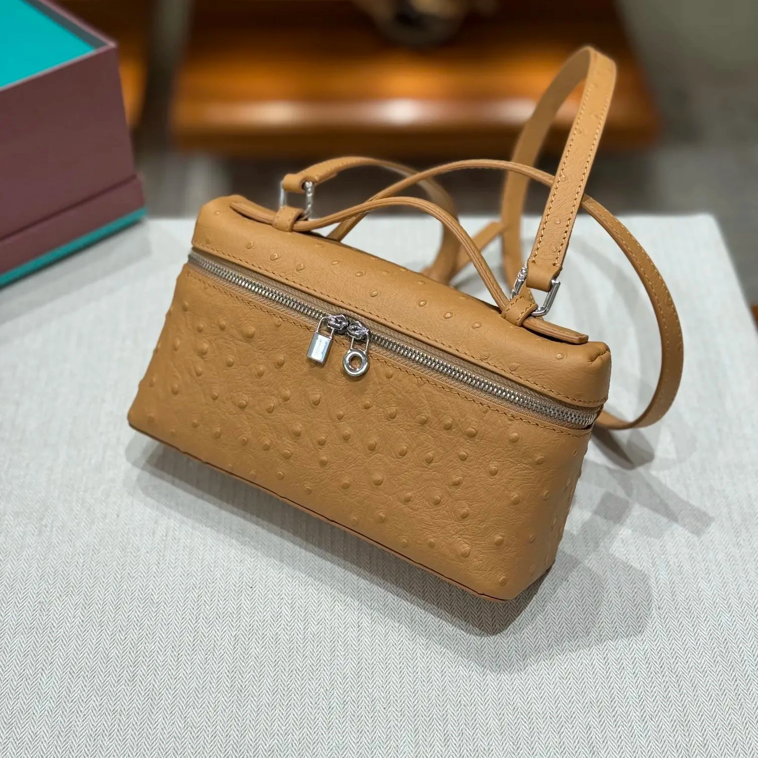 2024 Роскошная темно-синяя кожаная сумка для женщин-Гуанчжоу модная через плечо LP 19 см | Элегантная летняя пляжная