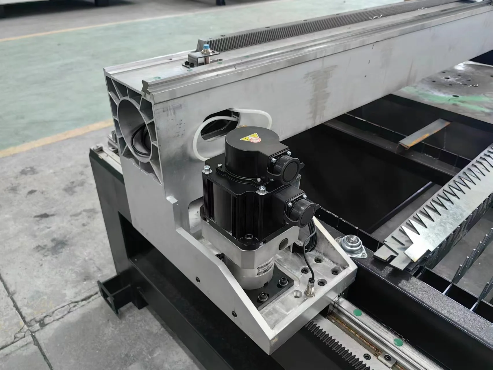 3015 Table Type Laser Cutter 1500W 3000W Metal Fiber Plate Laser Cutting Machine Raytools Brand Laser Head Supports AI BMP