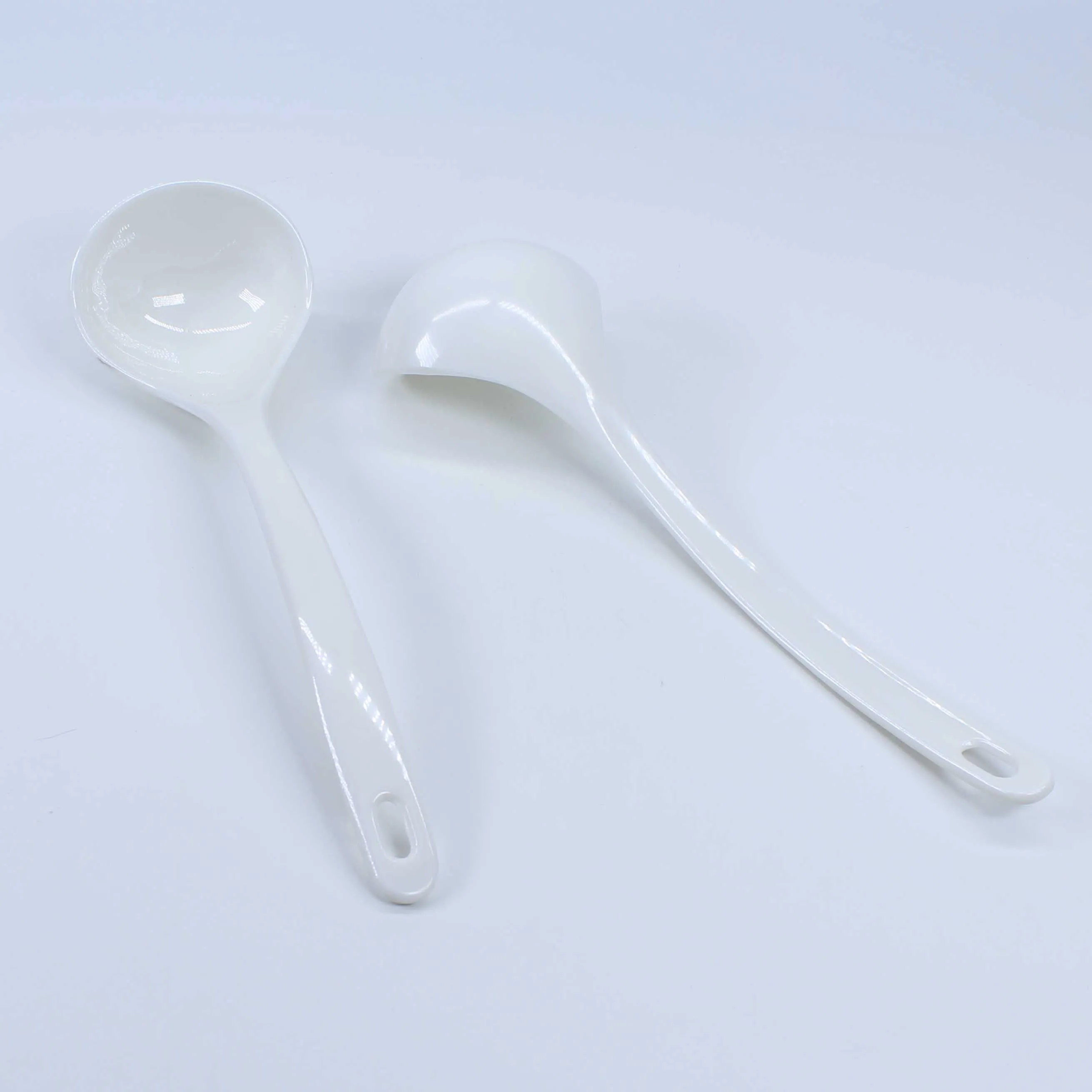 Wholesale Kitchen Accessories Durable Tableware Tablespoon White Melamine Long Handle Soup Spoon