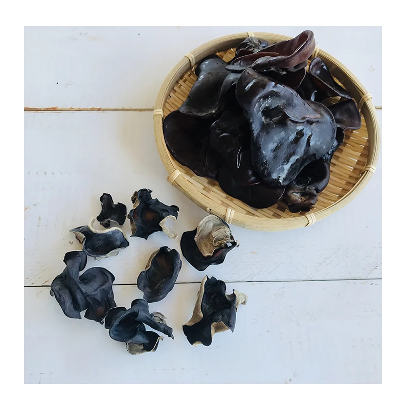 Cloud ear fungus food prices dried Black mushroom grows in Japan