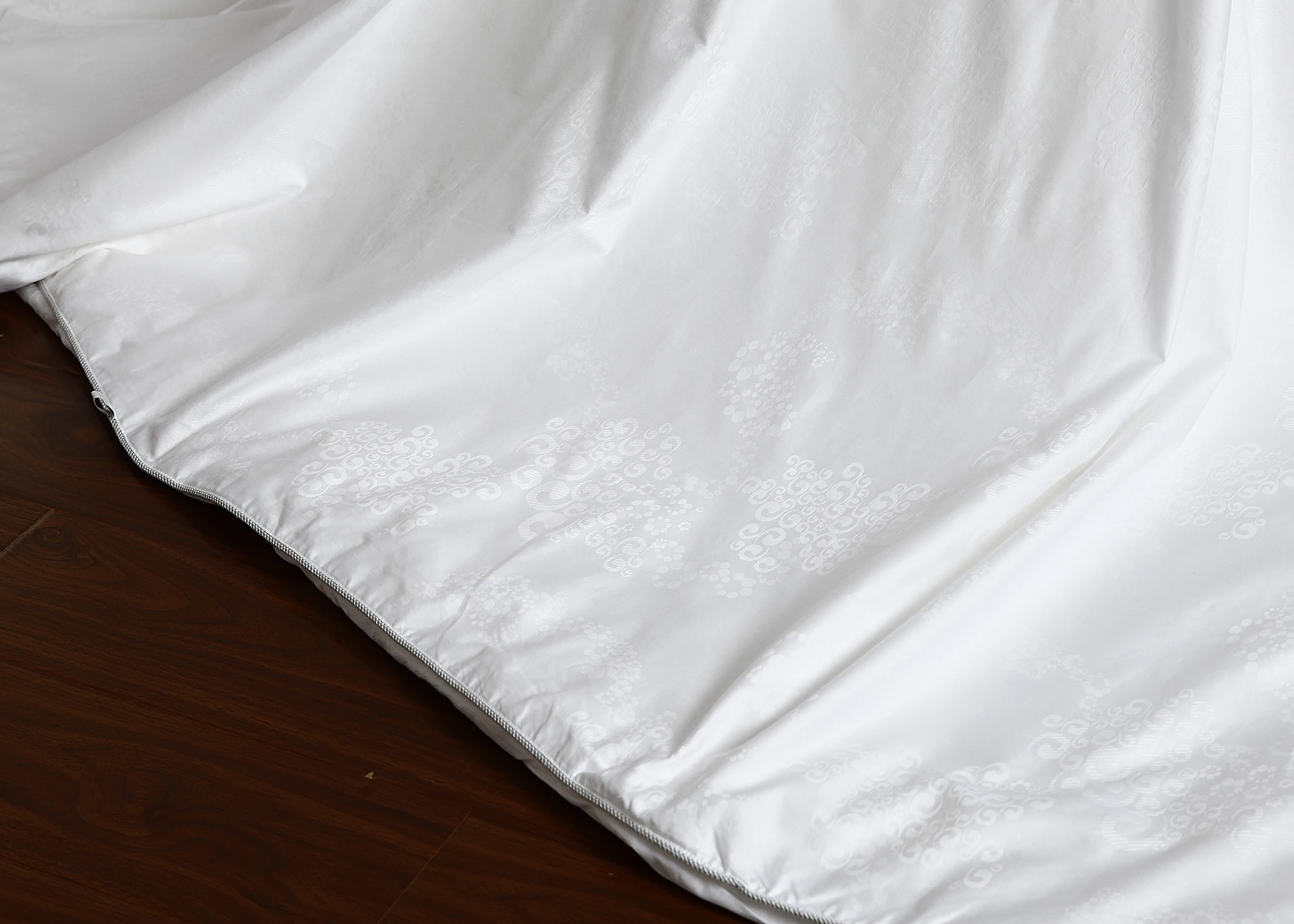 JILI SILK king size anti-dust&hypoallergenic silk quilt with dot