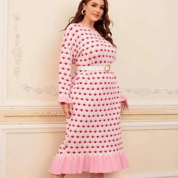 Женское платье-свитер с оборками на подоле, с принтом в виде сердца