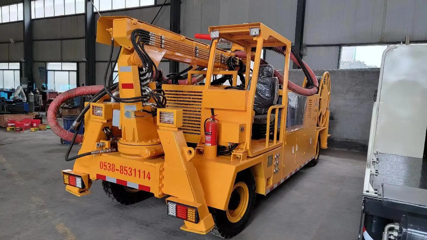 Concrete Spray Truck with 360 Rotating Nozzle Simple Operation and High Work Efficiency Shotcrete Truck