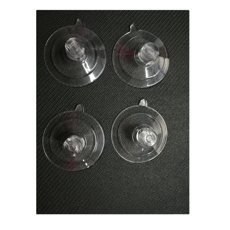 Прозрачный пластмассовый стакан на