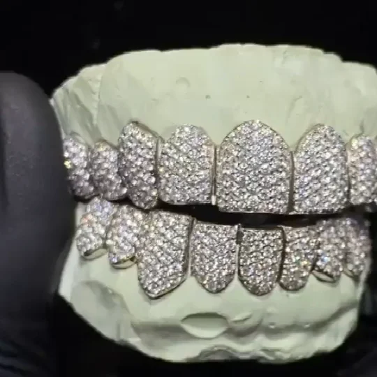  На заказ блестящие 8 верхних и нижних льд из Grillz хип-хоп Bling Moissanite алмазные