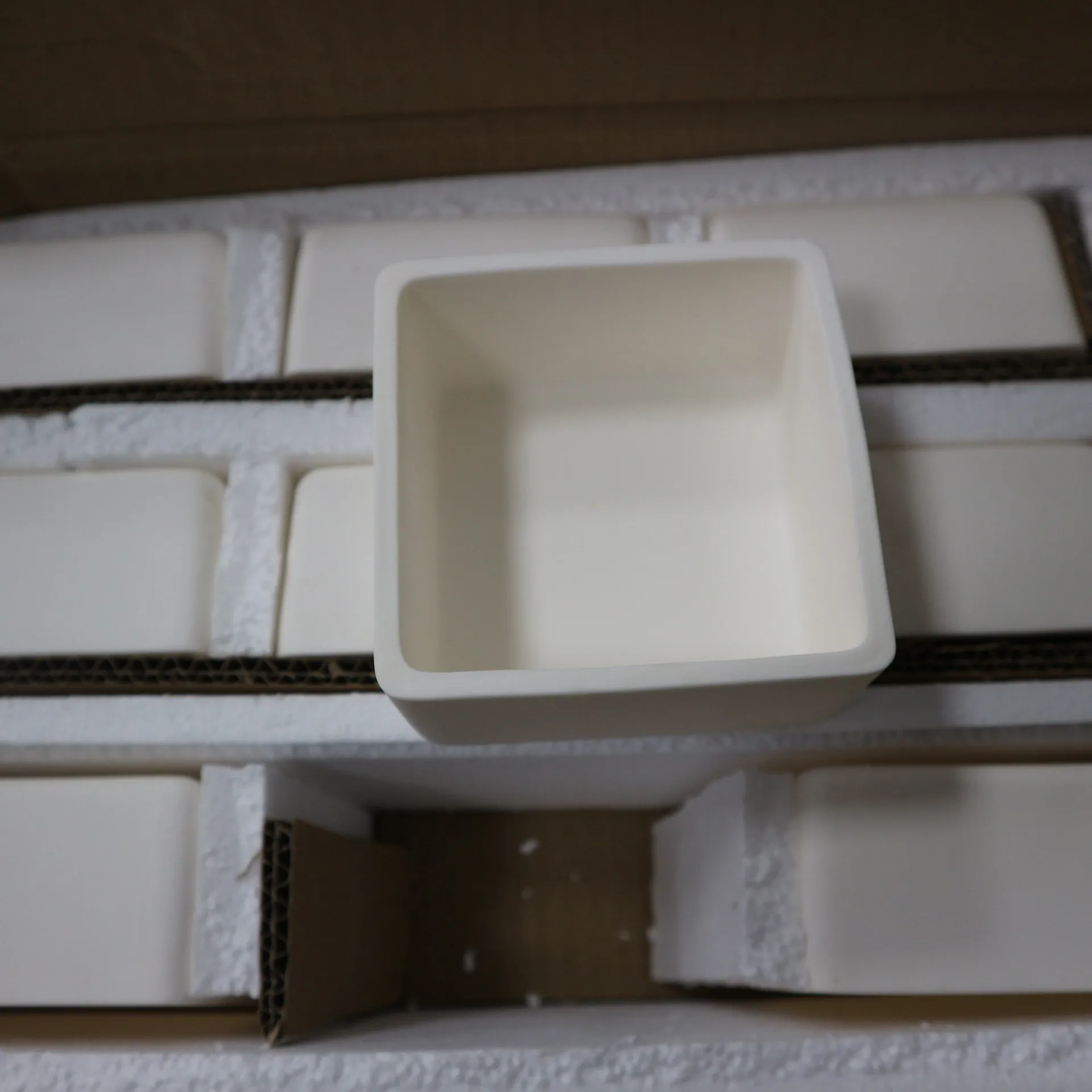 high-purity crucible Round Square 99 alumina ceramic boat corundum crucible