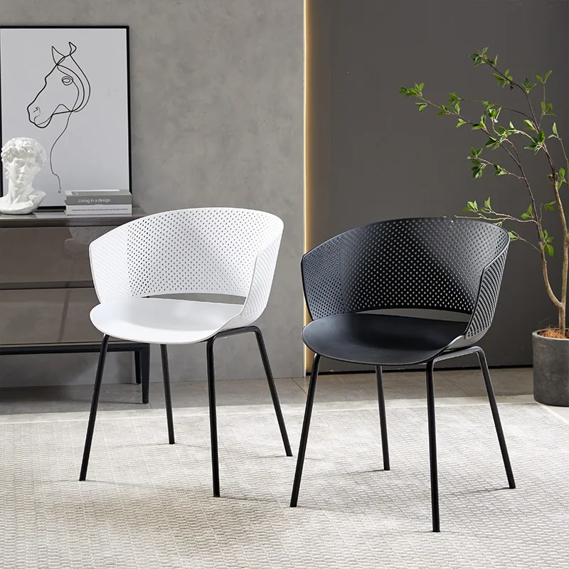 Простые роскошные современные пластиковые стулья для столовой мягкие удобные штабелируемые взрослых со спинкой