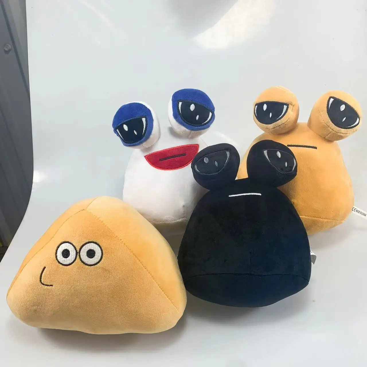 High Quality OEM Custom Soft  Plushies Wholesale CuteBig Eyed Aliens Plush Toys  Stuffed Animal plush Toys 22cm