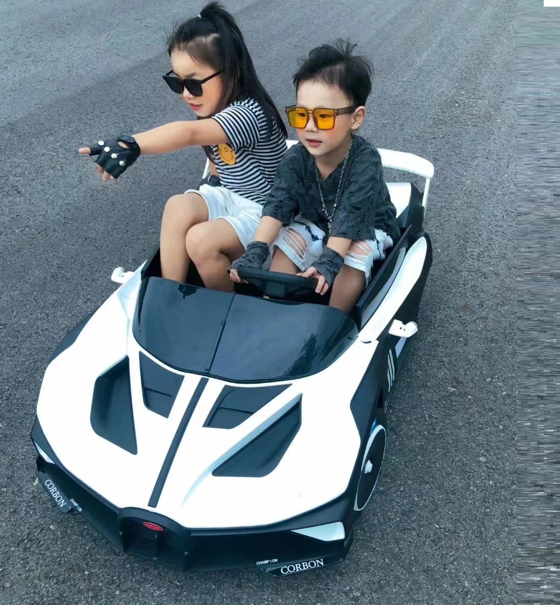 Double-Sided Electric Ride-On Road Vehicle for Boys Plastic Baby Toy Car with Remote Control