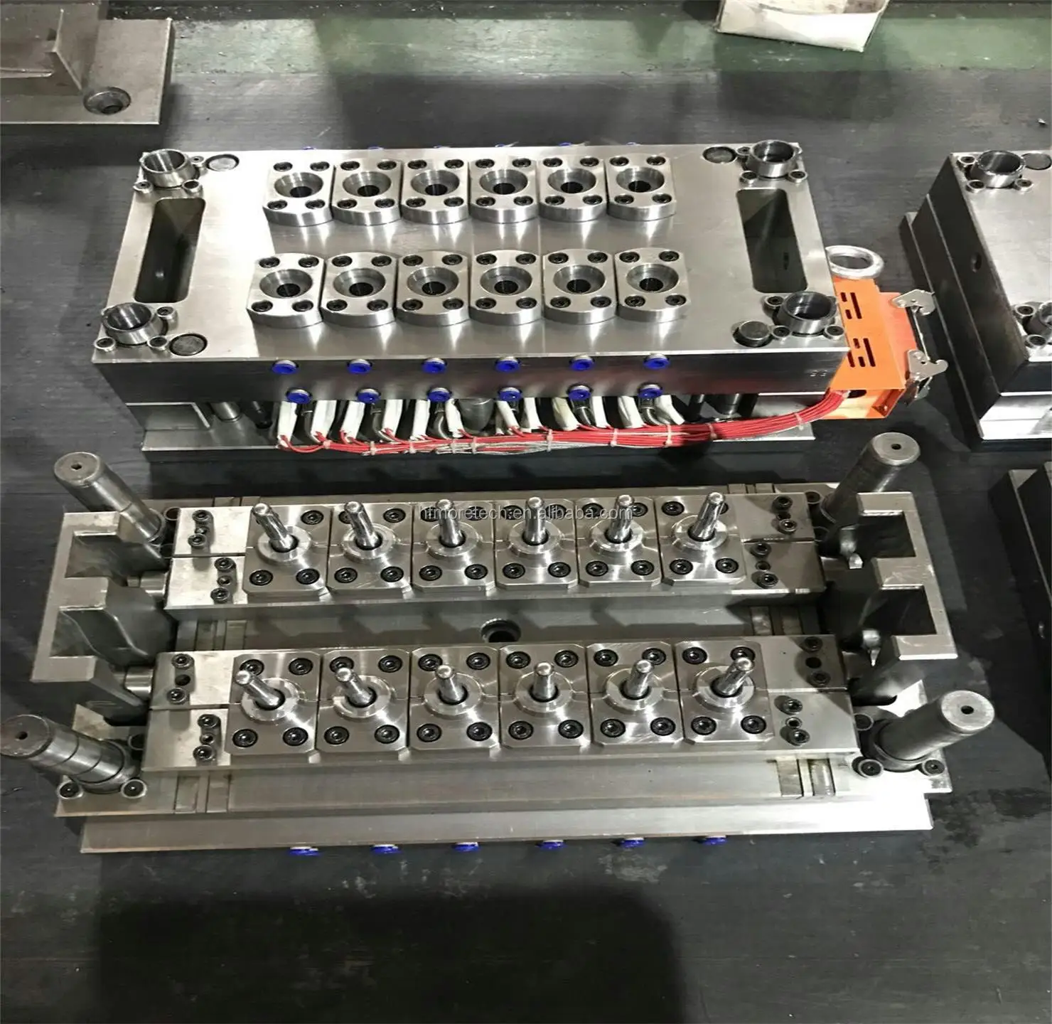 PET plastic bottle preform mould