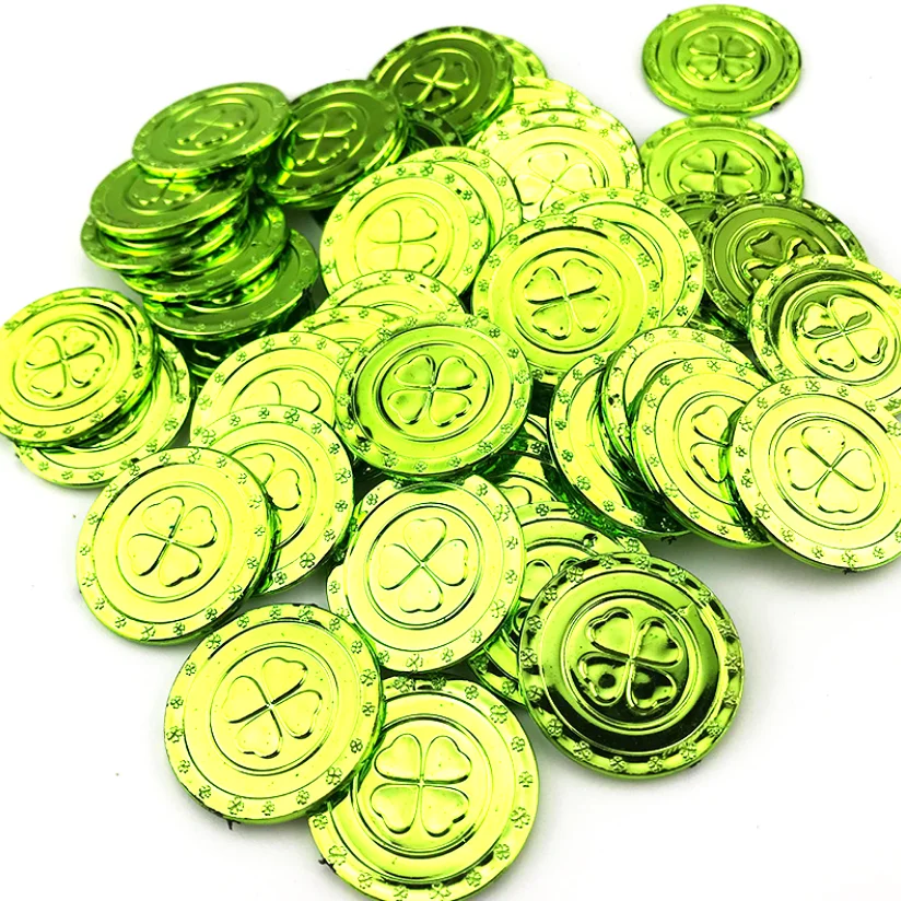 Новые пластиковые зеленые и позолоченные монеты на удачу в честь Дня Святого Патрика