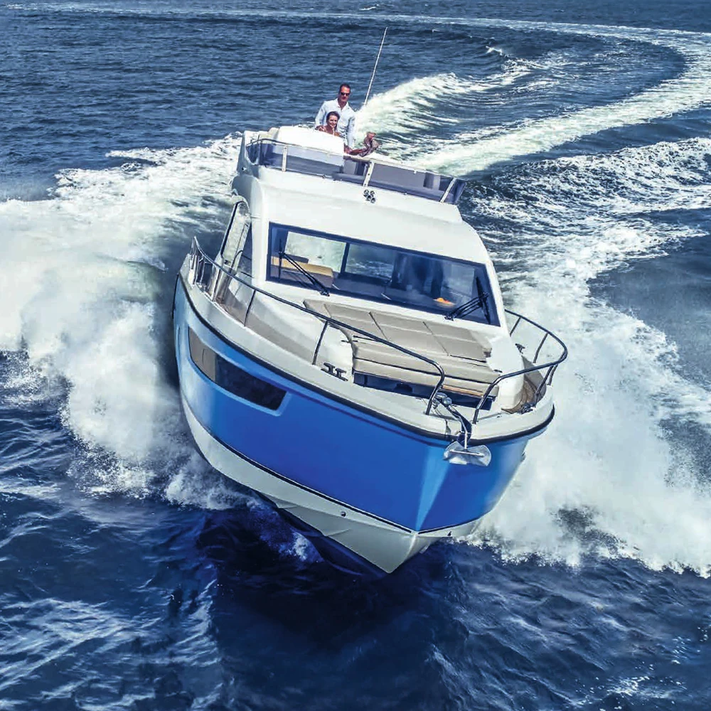 Family Pleasure Offshore cruiser Leisure Yacht with Flybridge and Cabin for Sport and Entertainment