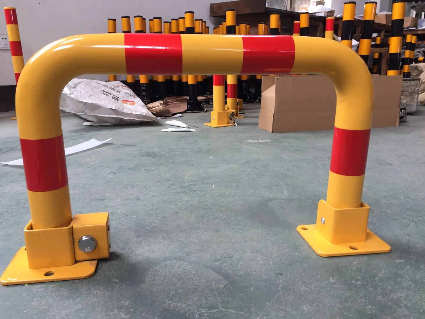 Yellow Black Simi automatic Parking Lot Barrier, Parking lock bollard