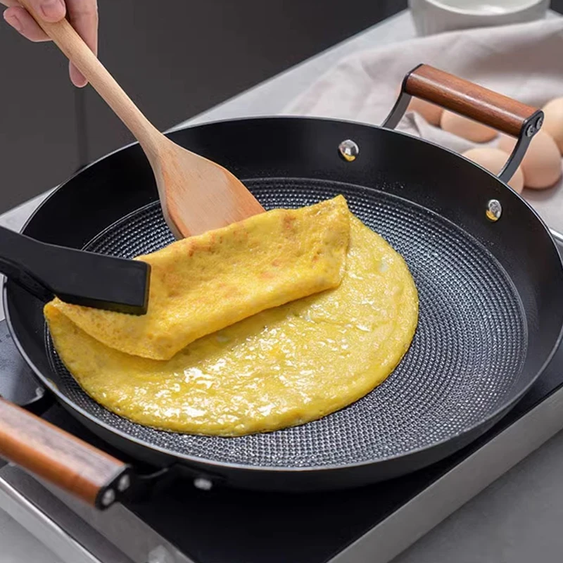 Hot Selling 32cm Lightweight Non-stick Cast Iron Frying Pan with 2 Beech Wood Side Handles