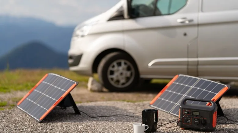 High Quality China Factory OEM Made 200W 18V Foldable Solar Panels for Outdoor Charging