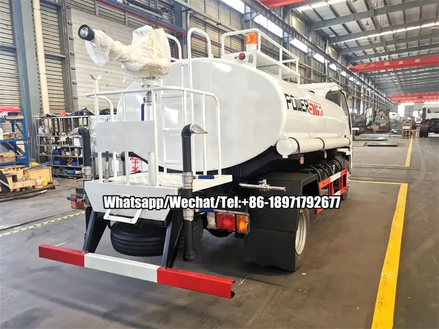 Japan Isuzu 6000 Liter Drinking Water Tank Sprinkler Truck 4X2 Water Carrier Truck for Sale