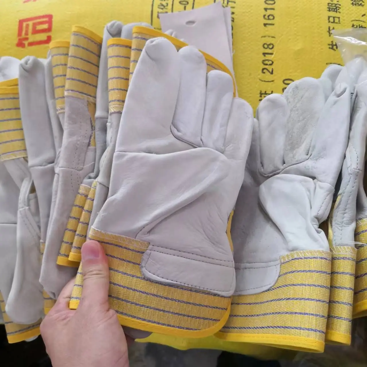 High on Demand Gloves Protective and Safe Cow Grain Leather Canadian Gloves from China Exporter and Manufacturer