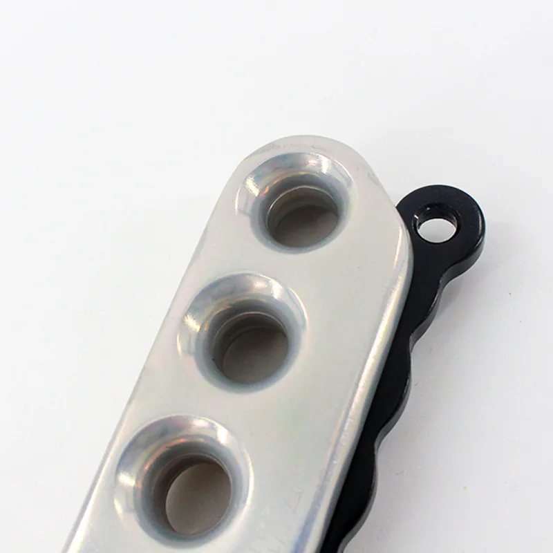 Fire rope rock climbing rope retarder Life-saving speed descent climbing equipment Hand controlled descent device