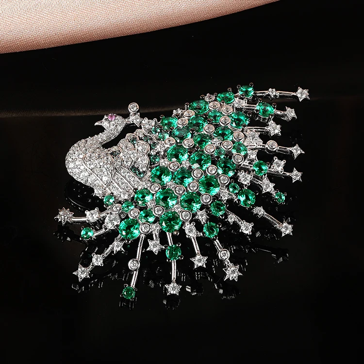 Customized Emerald Green Stone Peacock Brooches Jewelry Animal Peacock Flaunting Its Tail Brooches