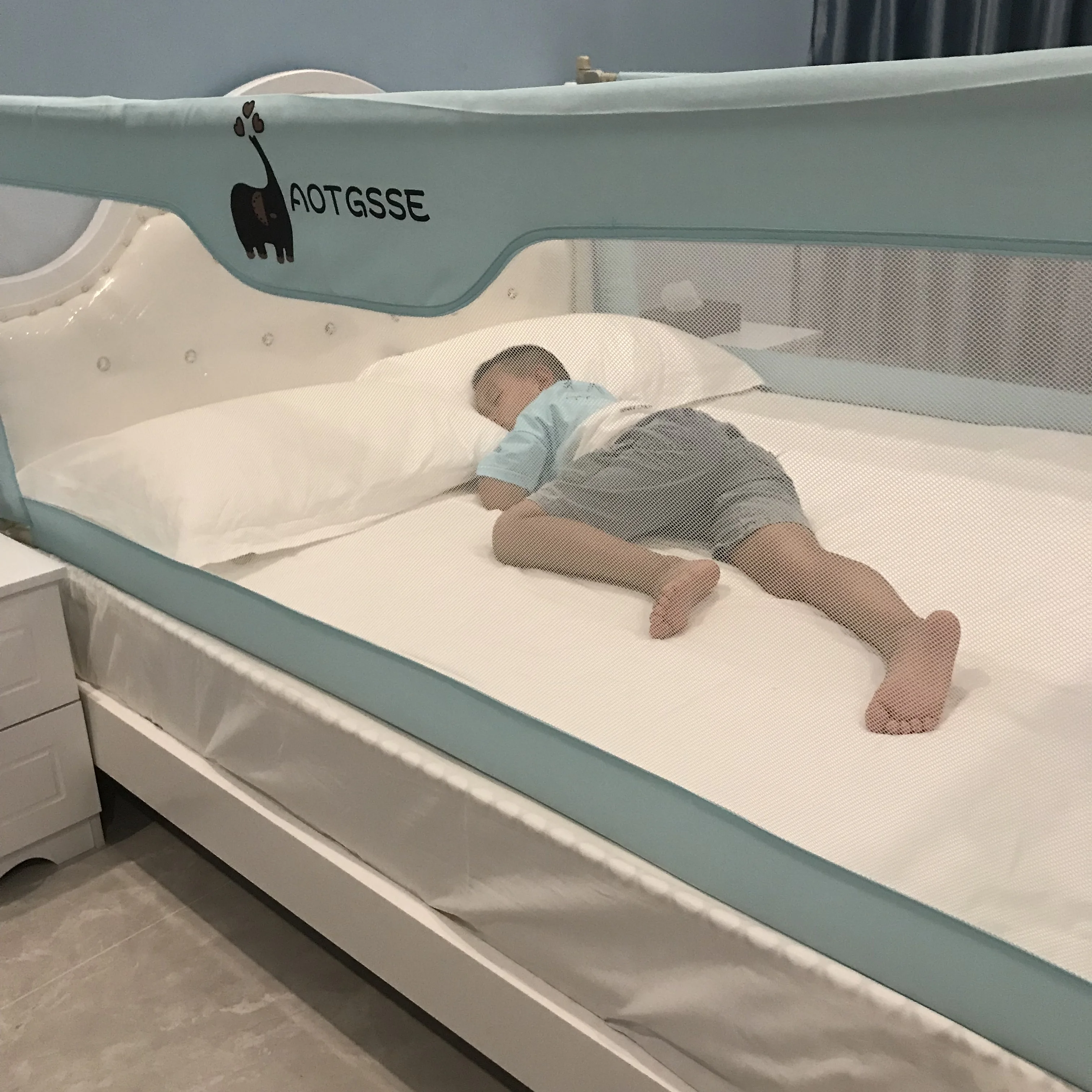 Metal Fence Indoor 2022 Portable Guardrail Indoor Playpen Safe Guard Mount Crib Bumper Baby Plastic Bed Rail For Child