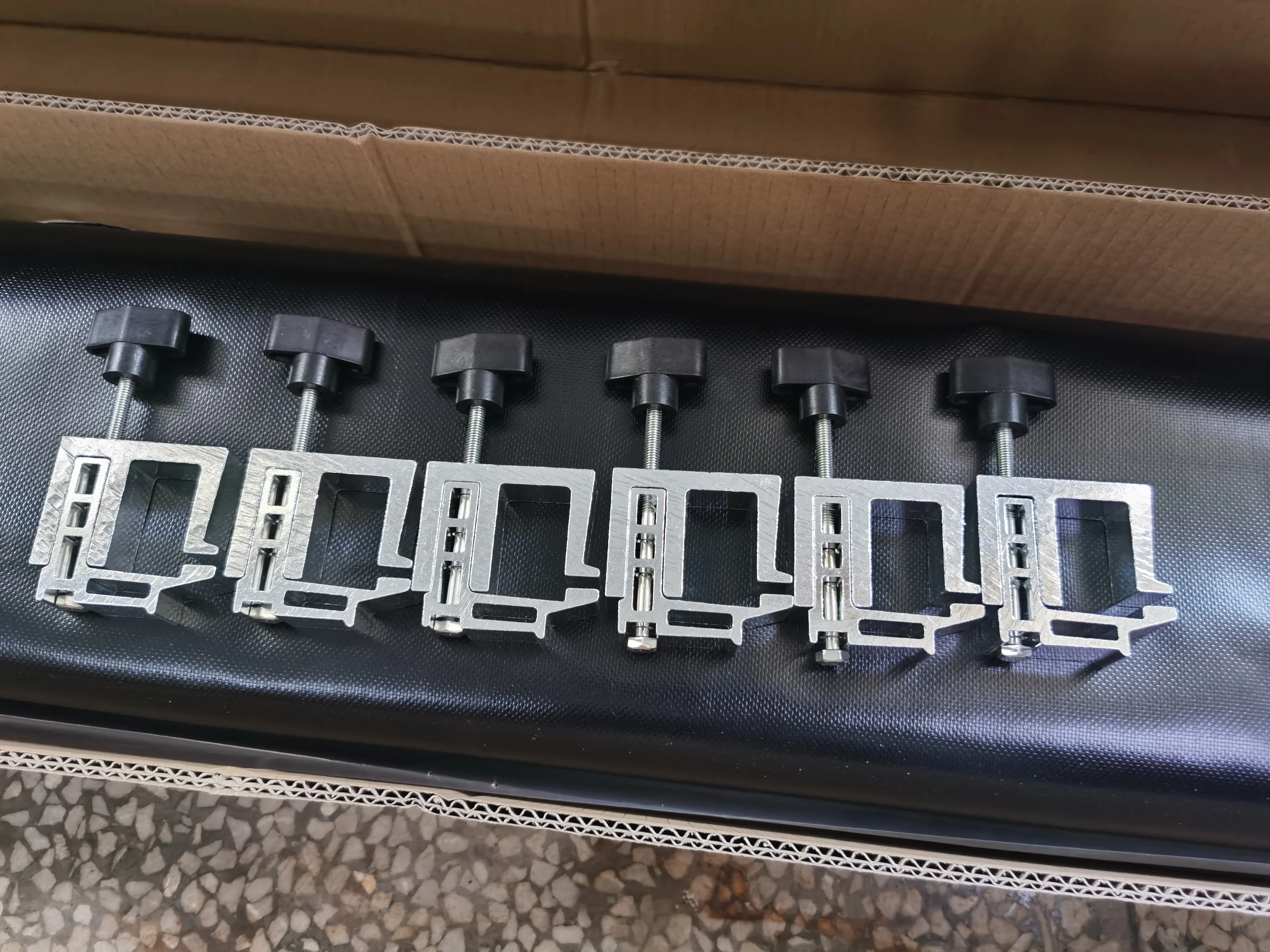 High quality Car Accessories Waterproof Pickup Truck Bed Cover OEM Soft Type Roll Up Tonneau Cover For Jeep Gladiator