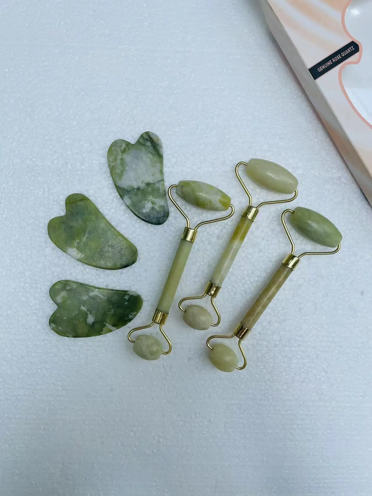 Beauty equipment Gua Sha and Roller in Box Thin Face Massager Lifting Tools Slim Facial Gua Sha jade Stone Beauty Care Set