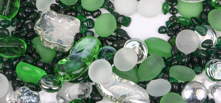 The Aquarium With Customizable Colors Is Decorated With Reflective Glass Pebbles With Different Shapes